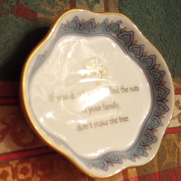 Mottahedeh Vintage Rare Find Funny Porcelain Jewelry Trinket Tray, Cream, Blue - Picture 5 of 6